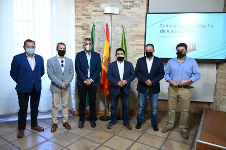 Representantes de la FEDA y Diputación Provincial junto a los alcaldes de Linares, Marmolejo y Jaén. Representantes de la FEDA y Diputación Provincial junto a los alcaldes de Linares, Marmolejo y Jaén.