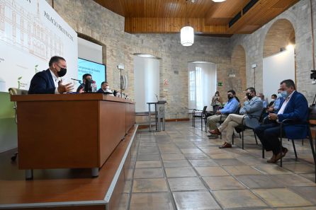 Intervención de Raúl Caro, alcalde de Linares, en la presentación de los Campeonatos de España de Ajedrez. Intervención de Raúl Caro, alcalde de Linares, en la presentación de los Campeonatos de España de Ajedrez.