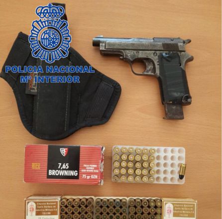 Imagen con el armamento incautado Imagen con el armamento incautado