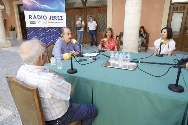 Pilar Ruiz, Urta de Oro 2021, y María Chan, propietaria del restaurante Shangai, durante la entrevista Pilar Ruiz, Urta de Oro 2021, y María Chan, propietaria del restaurante Shangai, durante la entrevista