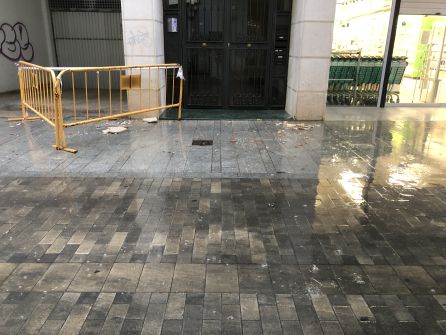 Cascotes caídos por la lluvia en Gandia Cascotes caídos por la lluvia en Gandia