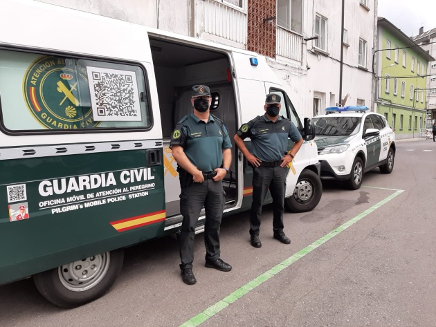 Javier Rovira y Óscar Santoalla, agentes de la Guardia Civil del puesto de Monterroso. Javier Rovira y Óscar Santoalla, agentes de la Guardia Civil del puesto de Monterroso.
