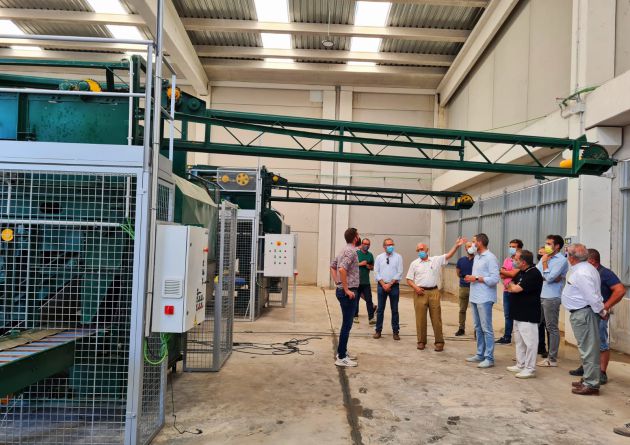 Caravaca de la Cruz también cuenta con instalaciones de secado y procesado de la planta ubicadas en el polígono industrial de Cavila. Caravaca de la Cruz también cuenta con instalaciones de secado y procesado de la planta ubicadas en el polígono industrial de Cavila.