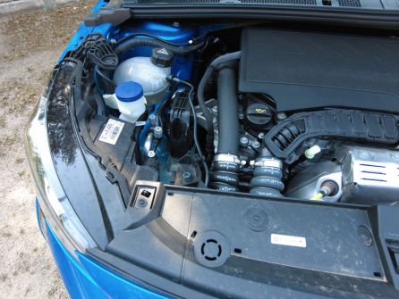 Detalle zona motor Peugeot 208 Detalle zona motor Peugeot 208