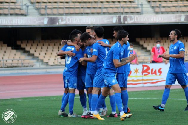 Los azulinos celebran el gol que abría el marcador, obra de Javilillo Los azulinos celebran el gol que abría el marcador, obra de Javilillo