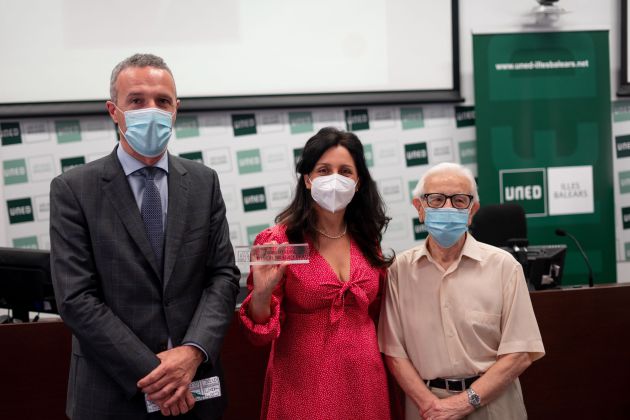 UNED Illes Balears descubre la placa de la biblioteca José Ferragut Pou y rinde homenaje al arquitecto UNED Illes Balears descubre la placa de la biblioteca José Ferragut Pou y rinde homenaje al arquitecto