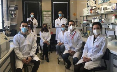 Miembros del grupo Biomembranas, del departamento de Bioquímica y Biología Molecular A Miembros del grupo Biomembranas, del departamento de Bioquímica y Biología Molecular A