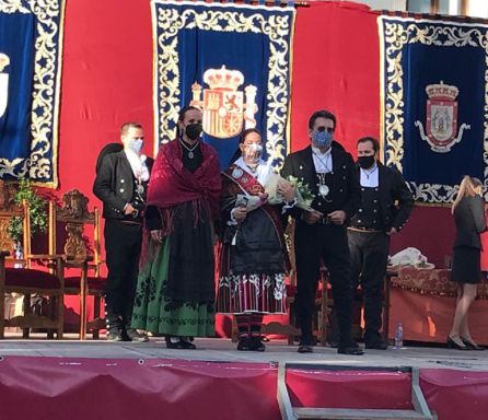 La Dulcinea 2021 junto a la alcaldesa y el presidente de la Hermandad de Pandorgos La Dulcinea 2021 junto a la alcaldesa y el presidente de la Hermandad de Pandorgos