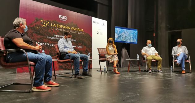 Los alcaldes, durante la jornada. Los alcaldes, durante la jornada.