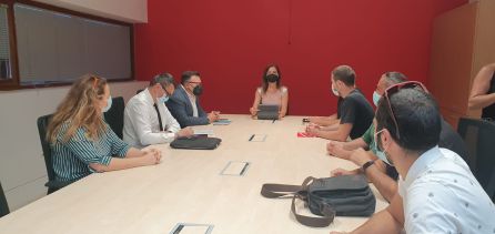 La reunión con la dirección y el comité de L.M. La reunión con la dirección y el comité de L.M.