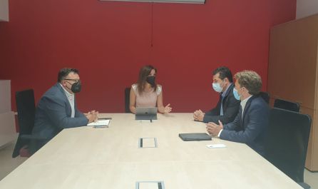 Reunión de la consejera con los miembros de la FELE Reunión de la consejera con los miembros de la FELE