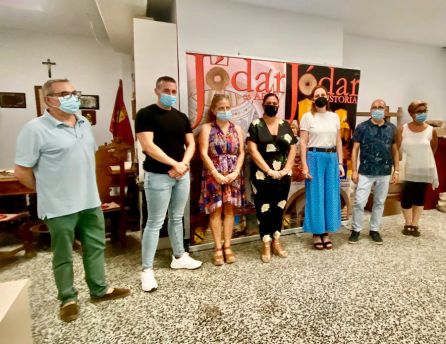 Foto de familia de la visita al museo, delegada, Marian Adán, tercera por la izquierda, acompañada por alcaldesa, concejales y cronista oficial Foto de familia de la visita al museo, delegada, Marian Adán, tercera por la izquierda, acompañada por alcaldesa, concejales y cronista oficial