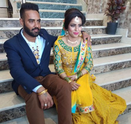 Sikander Sing junto a su mujer Sikander Sing junto a su mujer