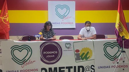 Rueda de prensa de IU y Podemos en la que anunciaban que volvían a presentar escritos, al no haber sido respondidos Rueda de prensa de IU y Podemos en la que anunciaban que volvían a presentar escritos, al no haber sido respondidos