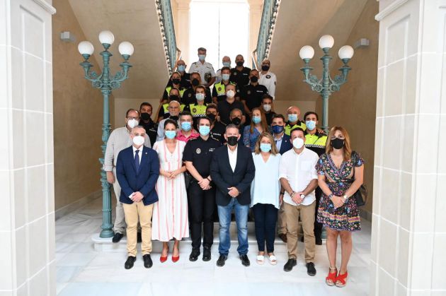 Foto de familia en la toma de posesión de José Pereira como nuevo Intendente de la Policía Local de Linares. Foto de familia en la toma de posesión de José Pereira como nuevo Intendente de la Policía Local de Linares.