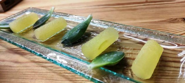 Hoja crasa rellena de As de Mirabrás y manzana manzanilla Hoja crasa rellena de As de Mirabrás y manzana manzanilla