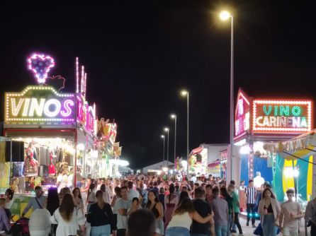 Ambiente en el recinto ferial en una noche de la feria de Jódar Ambiente en el recinto ferial en una noche de la feria de Jódar
