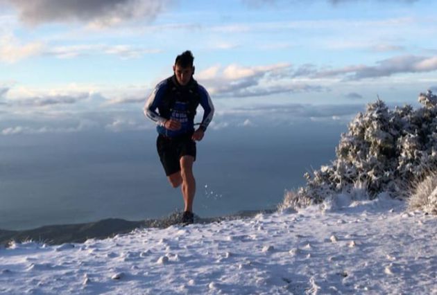 Clinton Sumner corre por la montaña Clinton Sumner corre por la montaña