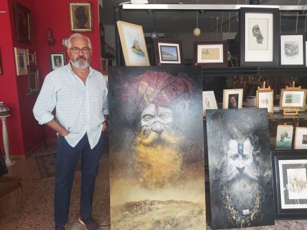 Ignacio Trelis en su estudio con algunas de las primeras obras que lleva pintadas para la exposición 'La vuelta al mundo en 80 caras' Ignacio Trelis en su estudio con algunas de las primeras obras que lleva pintadas para la exposición 'La vuelta al mundo en 80 caras'
