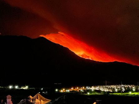 Así se ven las llamas desde Estepona Así se ven las llamas desde Estepona