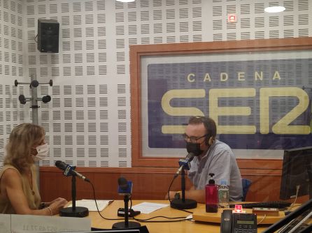 Inmaculada Troncoso, en el estudio de Radio Córdoba Cadena SER Inmaculada Troncoso, en el estudio de Radio Córdoba Cadena SER