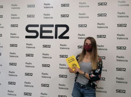María de Quesada, durante su paso por los estudios de Radio Valencia. Cadena Ser. María de Quesada, durante su paso por los estudios de Radio Valencia. Cadena Ser.