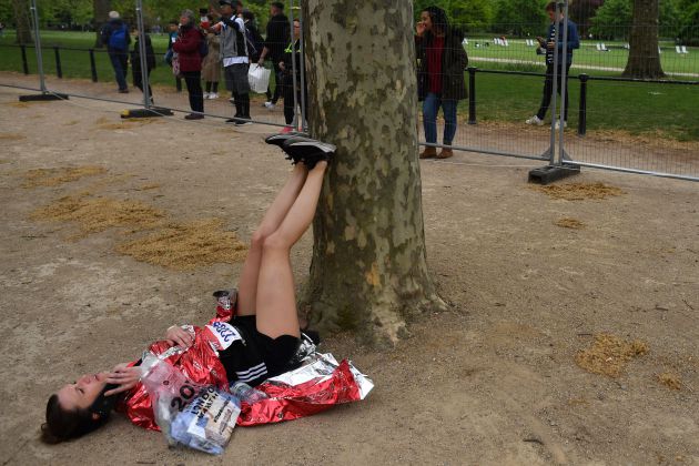 Participante en el Maratón de Londres 2019 tras concluir la carrera Participante en el Maratón de Londres 2019 tras concluir la carrera