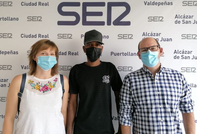 Mamadou Bailo, junto a Kasia y Nacho Gómez, coordinador de Cepaim en Ciudad Real Mamadou Bailo, junto a Kasia y Nacho Gómez, coordinador de Cepaim en Ciudad Real