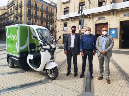 Víctor Galant, responsable de última milla de Vectalia, Jordi Martínez, concejal de Movilidad Sostenible y Antonio Agudo, director de proyectos de Vectalia, junto al vehículo Víctor Galant, responsable de última milla de Vectalia, Jordi Martínez, concejal de Movilidad Sostenible y Antonio Agudo, director de proyectos de Vectalia, junto al vehículo