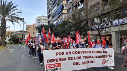 Trabajadores del sector del Metal en Alicante, en su protesta por las calles del centro de Alicante. Trabajadores del sector del Metal en Alicante, en su protesta por las calles del centro de Alicante.
