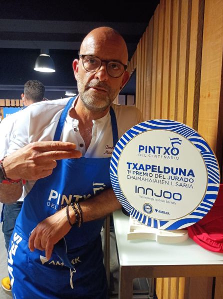 Mitxel Suárez logró el premio al mejor pintxo para celebrar el centenario del Deportivo Alavés Mitxel Suárez logró el premio al mejor pintxo para celebrar el centenario del Deportivo Alavés
