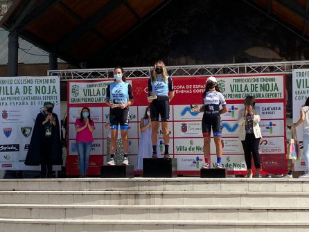 Alejandra Puente en lo más alto del pódium Alejandra Puente en lo más alto del pódium