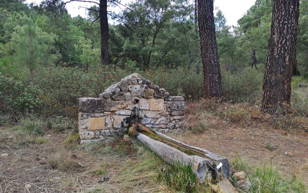 La fuente de la Tejera arreglada por Esparvel. La fuente de la Tejera arreglada por Esparvel.
