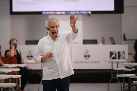 Josep Alzamora, experto en competitividad, durante una de las sesiones Josep Alzamora, experto en competitividad, durante una de las sesiones
