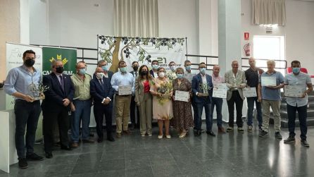 Foto de familia con todos los premiados Foto de familia con todos los premiados