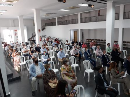 Publico asistente, en el Salón Social de Albanchez de Mágina Publico asistente, en el Salón Social de Albanchez de Mágina