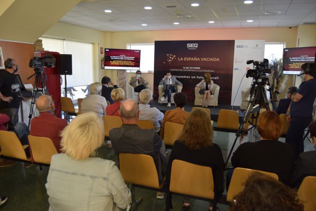 Vecinos de diferentes pedanías de Murcia han expresado sus necesidades y demandas Vecinos de diferentes pedanías de Murcia han expresado sus necesidades y demandas
