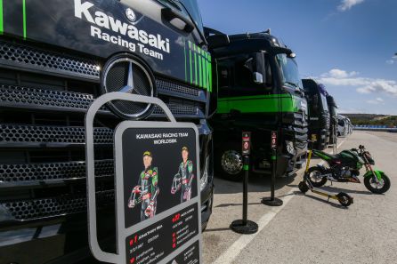 Equipo Kawasaki ya en el Circuito Equipo Kawasaki ya en el Circuito