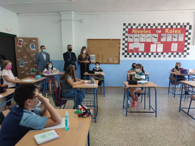 Visita al CEIP Antonio Machado de Peal de Becerro Visita al CEIP Antonio Machado de Peal de Becerro