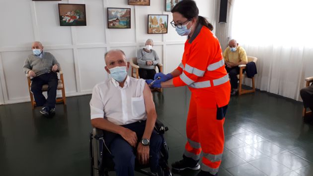 Emiliano Jiménez recibe la tercera dosis de la vacuna anti Covid Emiliano Jiménez recibe la tercera dosis de la vacuna anti Covid