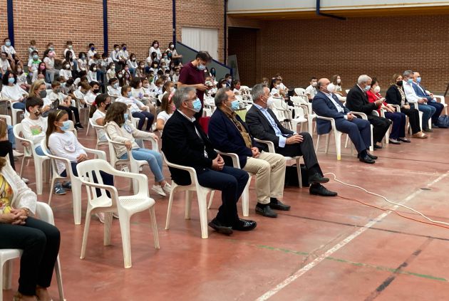 Las diversas autoridades de Valdepeñas, durante el acto del 50 aniversario Las diversas autoridades de Valdepeñas, durante el acto del 50 aniversario