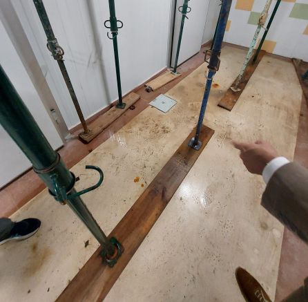 El Partido Popular de València denuncia que el Ayuntamiento solo ha apuntalado el suelo y pide soluciones urgentes. El Partido Popular de València denuncia que el Ayuntamiento solo ha apuntalado el suelo y pide soluciones urgentes.
