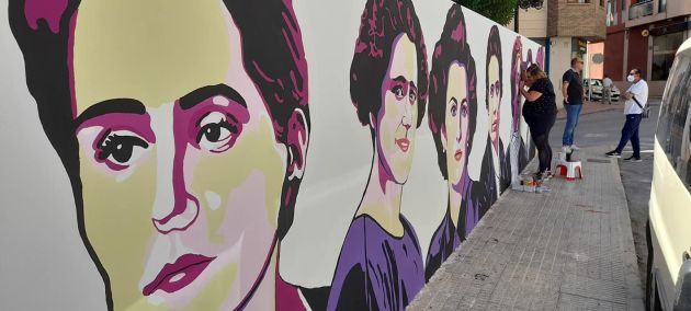 Detalle del muro feminista que estos días cobra vida en Archena Detalle del muro feminista que estos días cobra vida en Archena