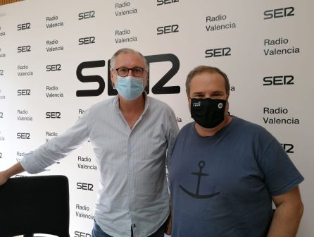 Luis Vidal (izda) y Carlos López Olano, durante su visita a Radio Valencia. Luis Vidal (izda) y Carlos López Olano, durante su visita a Radio Valencia.