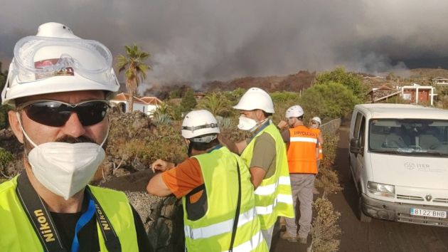 Rafael Becerra, otro de los investigadores de la UCLM que se desplazaron hasta el volcán la semana pasada. Rafael Becerra, otro de los investigadores de la UCLM que se desplazaron hasta el volcán la semana pasada.