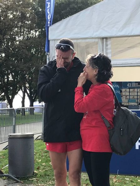 Juanma consolado por su madre Juanma consolado por su madre