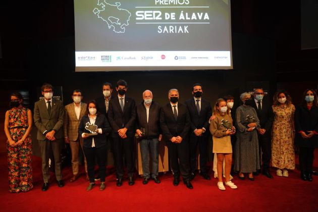 Los premiados en la novena edición de los Premios SER de Álava por su trayectoria profesional Los premiados en la novena edición de los Premios SER de Álava por su trayectoria profesional