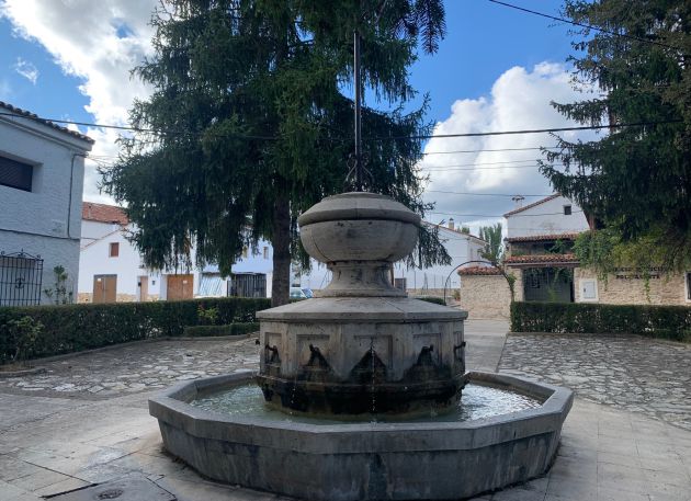 Desde hace unos años esta localidad, dedicada a la ganadería y a la explotación forestal, lucha por atraer habitantes y ofrecerles todo tipo de facilidades. Desde hace unos años esta localidad, dedicada a la ganadería y a la explotación forestal, lucha por atraer habitantes y ofrecerles todo tipo de facilidades.