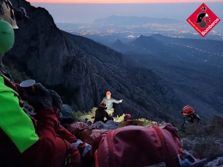 Los especialistas del GER durante el rescate de más de 18 horas en el Puig Campana de Finestrat Los especialistas del GER durante el rescate de más de 18 horas en el Puig Campana de Finestrat