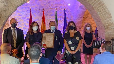 Entrega del reconocimiento a la Policía Local Entrega del reconocimiento a la Policía Local